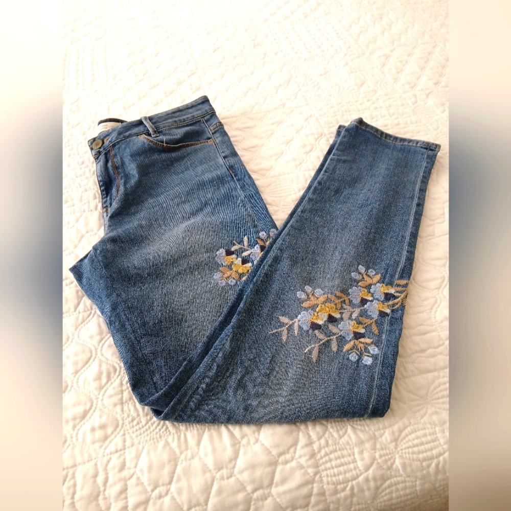 J Jill Blue Straight Leg Jeans with Floral Embroidery